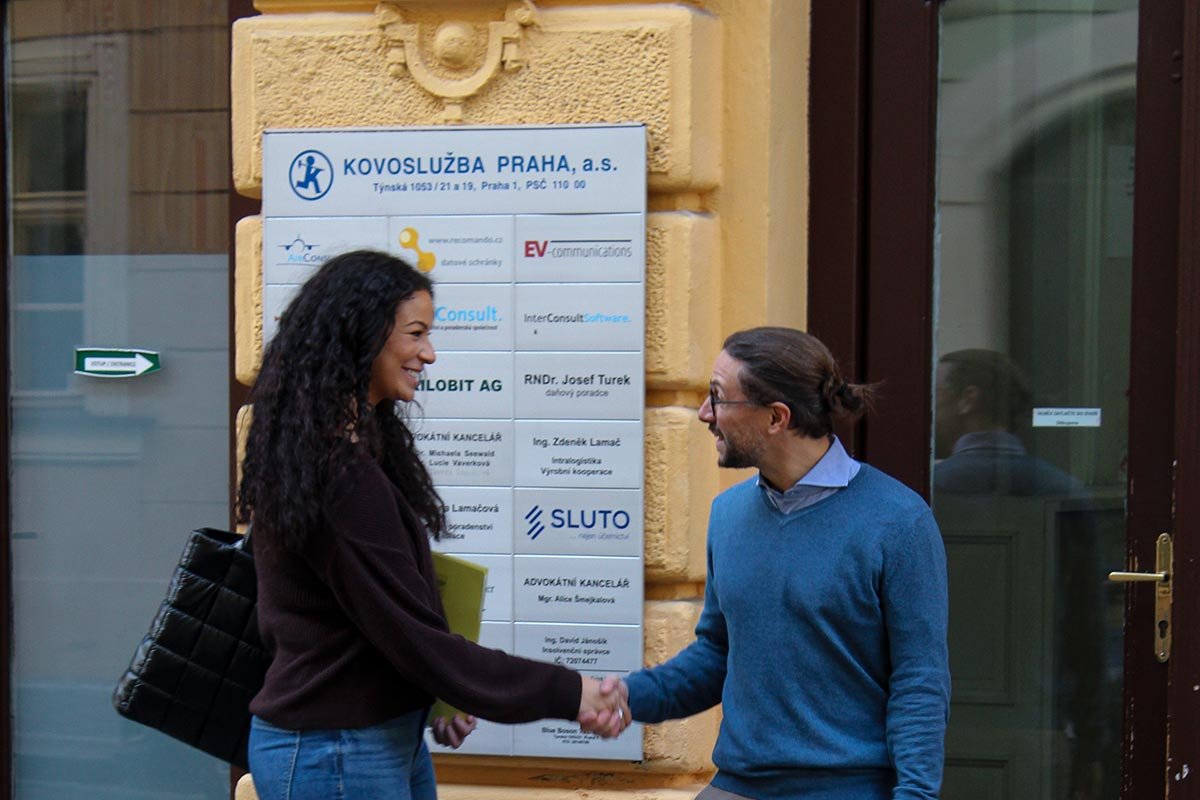 Language-Atelier-Director The Italian teacher and founder of Language Atelier school is shaking the hand of a new Italian student who wants to learn and study Italian in Prague