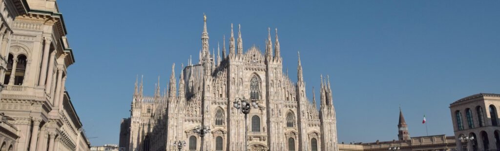 learning Italian language online and in Prague with language Atelier. Image of the Duomo di Milano