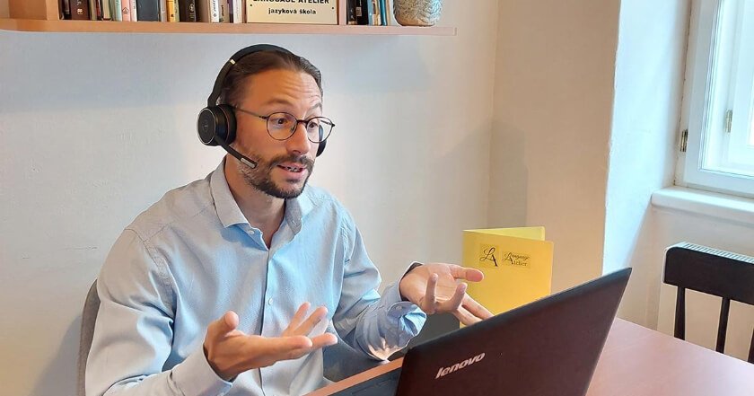 Teacher giving a Czech language lesson online via video call